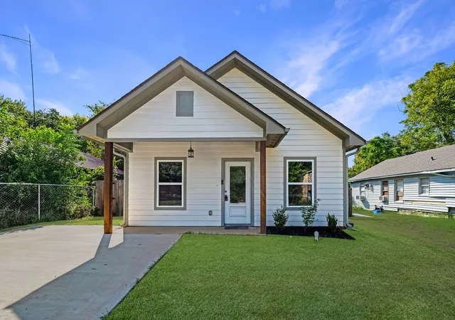 Single family home for sale at 204 Bradford Ave, Arp, TX 75750 | MLS# 21380474