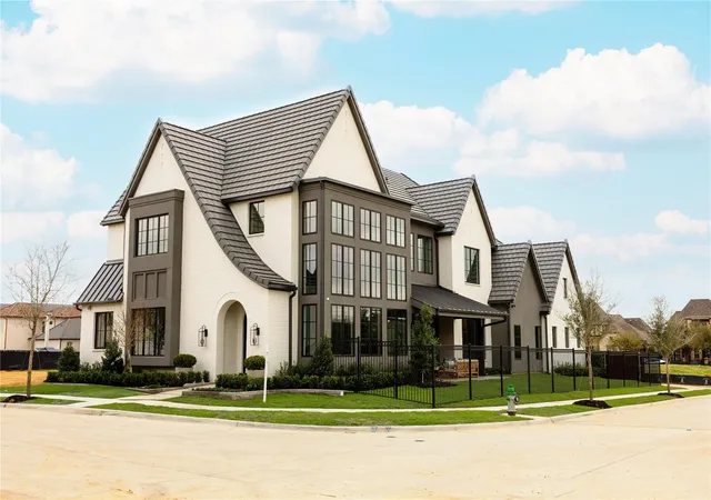 Photo 1 of Single family home for sale at 1801 Cannes Cir, Southlake, TX 76092 | MLS# 21380534 | Listing updated on 2026-09-11