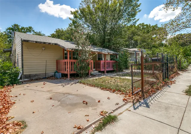 Photo 2 of Single family home for sale at 4329 Lubbock Ave, Fort Worth, TX 76115 | MLS# 21380996 | Listing updated on 2026-09-16