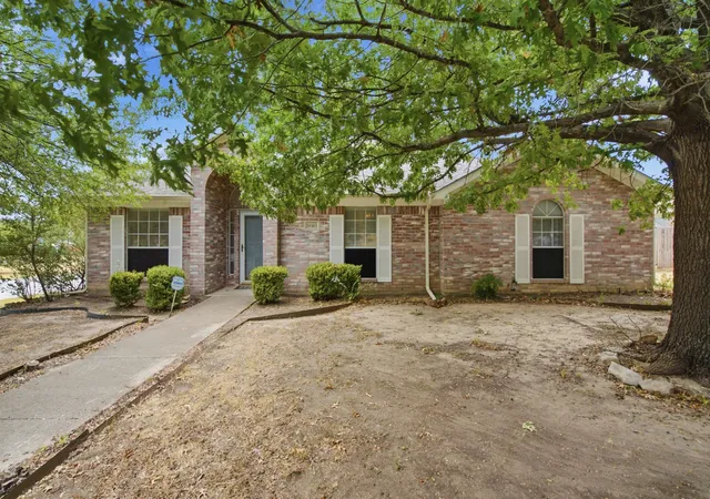 Photo 1 of Single family home for sale at 10303 Little Valley Rd, Fort Worth, TX 76108 | MLS# 21380683 | Listing updated on 2026-09-09