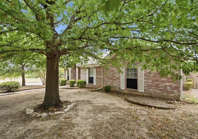 Photo 4 of Single family home for sale at 10303 Little Valley Rd, Fort Worth, TX 76108 | MLS# 21380683 | Listing updated on 2026-09-09