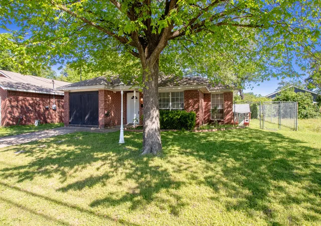 Photo 3 of Single family home for sale at 2651 Anderson St, Dallas, TX 75215 | MLS# 21381051 | Listing updated on 2026-09-22