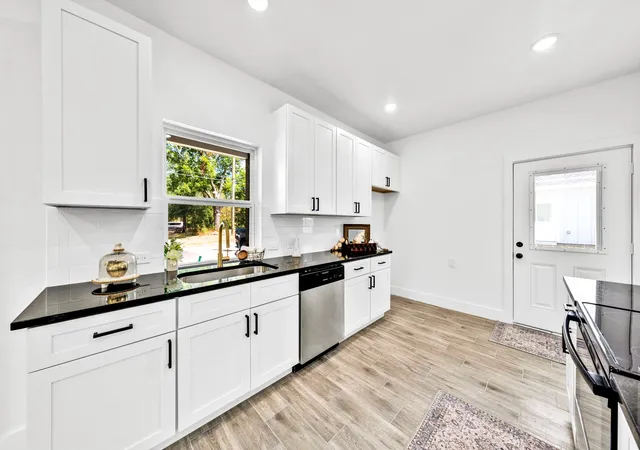 Photo 3 of Single family home for sale at 218 Calvert St, Sulphur Springs, TX 75482 | MLS# 21380266 | Listing updated on 2026-09-09