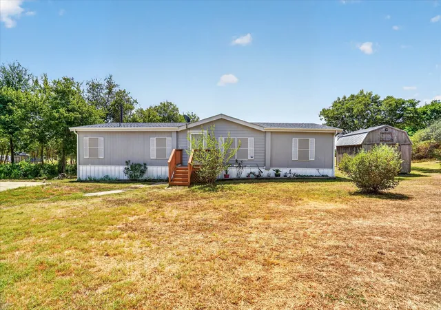 Photo 2 of Manufactured home for sale at 824 Quail Run, Cleburne, TX 76031 | MLS# 21381012 | Listing updated on 2026-09-09
