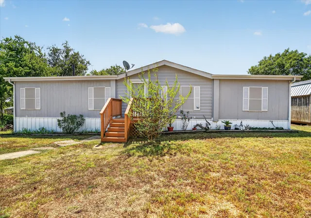 Photo 3 of Manufactured home for sale at 824 Quail Run, Cleburne, TX 76031 | MLS# 21381012 | Listing updated on 2026-09-09