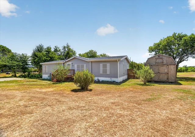 Photo 3 of Manufactured home for sale at 824 Quail Run, Cleburne, TX 76031 | MLS# 21381012 | Listing updated on 2026-09-09