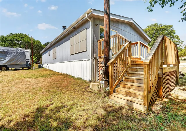Photo 4 of Manufactured home for sale at 824 Quail Run, Cleburne, TX 76031 | MLS# 21381012 | Listing updated on 2026-09-09