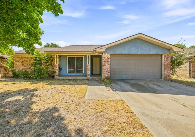 Single family home for sale at 108 Sharp Dr, Stephenville, TX 76401 | MLS# 21381045
