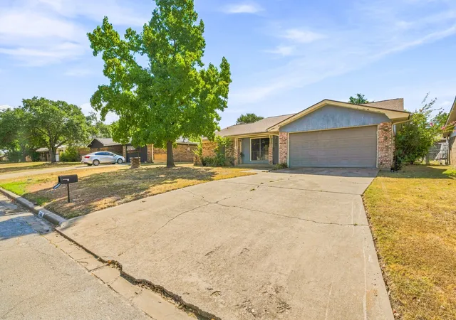 Photo 1 of Single family home for sale at 108 Sharp Dr, Stephenville, TX 76401 | MLS# 21381045 | Listing updated on 2026-10-07