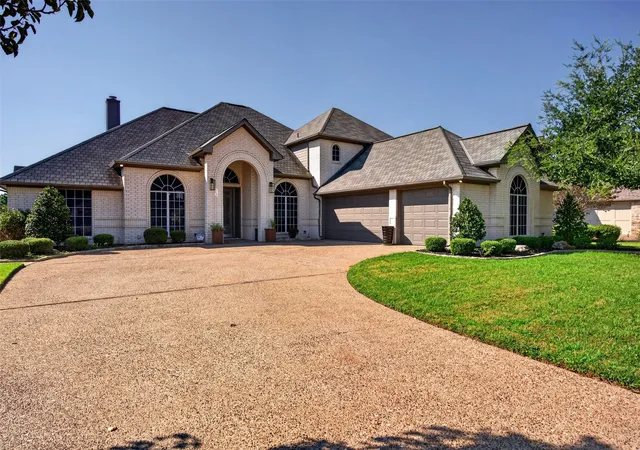 Photo 1 of Single family home for sale at 2612 Waters Edge Dr, Granbury, TX 76048 | MLS# 21378626 | Listing updated on 2026-10-21