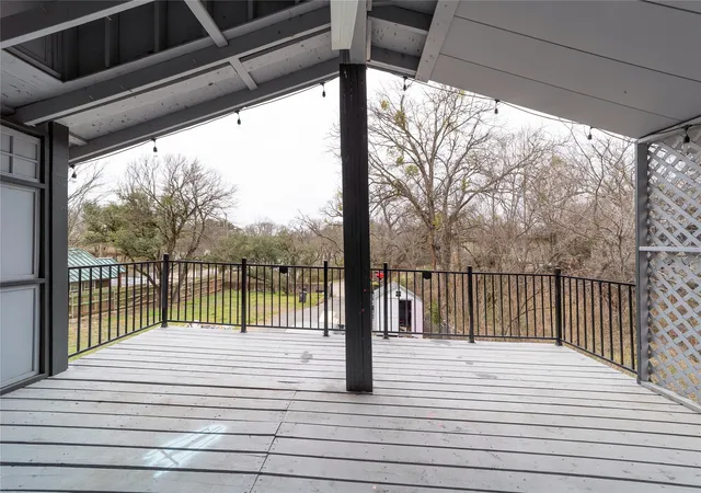 Photo 4 of Sale Pending at 4838 Williams Spring Rd, Fort Worth, TX 76135 | MLS# 21381086 | Listing updated on 2026-09-21