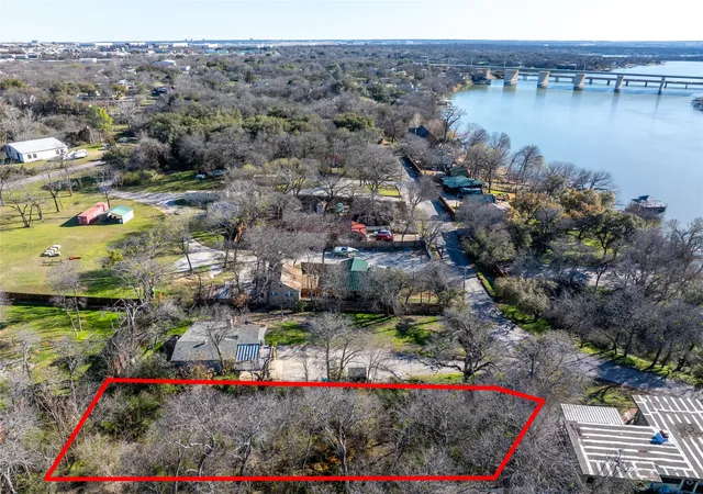 Photo 2 of Sale Pending at 4832 Williams Spring Rd, Fort Worth, TX 76135 | MLS# 21381108 | Listing updated on 2026-09-21