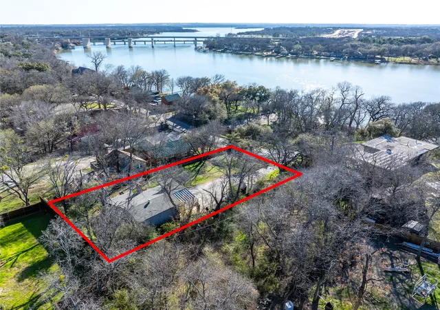Photo 3 of Sale Pending at 4832 Williams Spring Rd, Fort Worth, TX 76135 | MLS# 21381108 | Listing updated on 2026-09-21