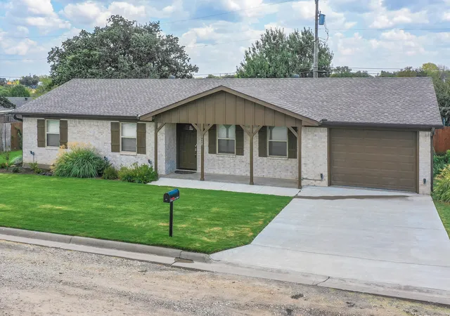 Photo 2 of Single family home for sale at 128 Oak Crk St, Jacksboro, TX 76458 | MLS# 21380850 | Listing updated on 2026-09-09