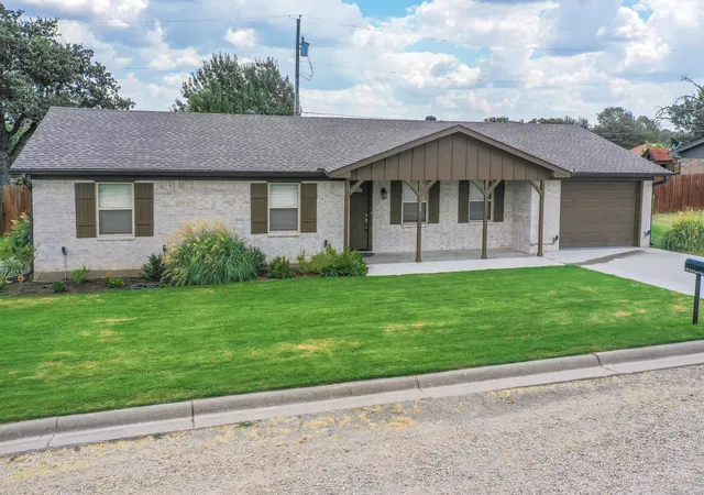 Photo 3 of Single family home for sale at 128 Oak Crk St, Jacksboro, TX 76458 | MLS# 21380850 | Listing updated on 2026-09-09