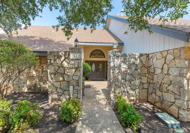 Photo 2 of Single family home for sale at 61 Glen Abbey St, Abilene, TX 79606 | MLS# 21380601 | Listing updated on 2026-09-13