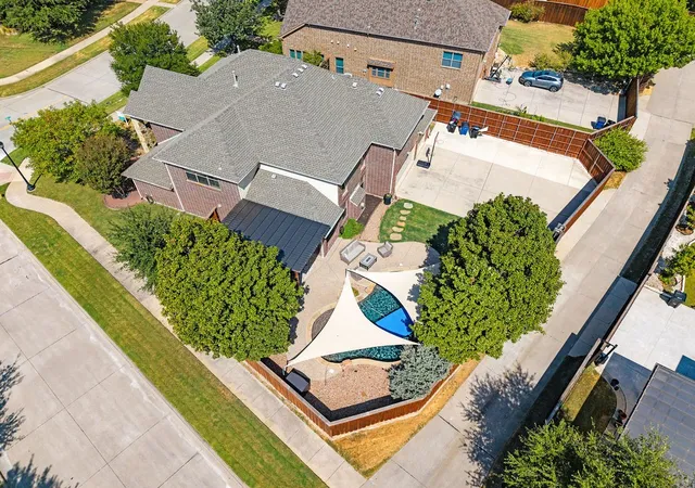 Photo 2 of Single family home for sale at 4823 Linda Ln, Frisco, TX 75033 | MLS# 21366731 | Listing updated on 2026-09-29