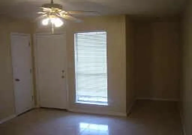 Listing Photo 4 - Condo for sale in building located at 414 N 5th St, Gunter, TX 75058 - Unit #412