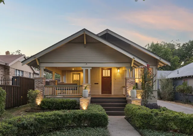 Photo 2 of Single family home for sale at 1011 Woodlawn Ave, Dallas, TX 75208 | MLS# 21377584 | Listing updated on 2026-09-13