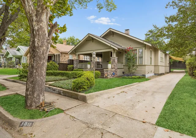 Photo 3 of Single family home for sale at 1011 Woodlawn Ave, Dallas, TX 75208 | MLS# 21377584 | Listing updated on 2026-09-13
