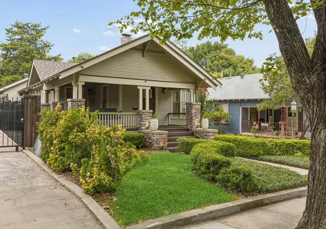 Photo 3 of Single family home for sale at 1011 Woodlawn Ave, Dallas, TX 75208 | MLS# 21377584 | Listing updated on 2026-09-13