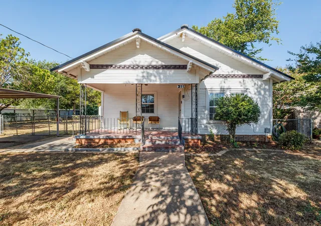 Photo 1 of Single family home for sale at 211 N Nueces St, Coleman, TX 76834 | MLS# 21381006 | Listing updated on 2026-09-09