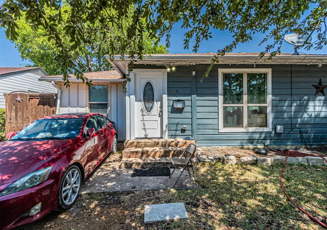 Photo 3 of Single family home for sale at 305 Chandler Dr, Garland, TX 75040 | MLS# 21381176 | Listing updated on 2026-09-10