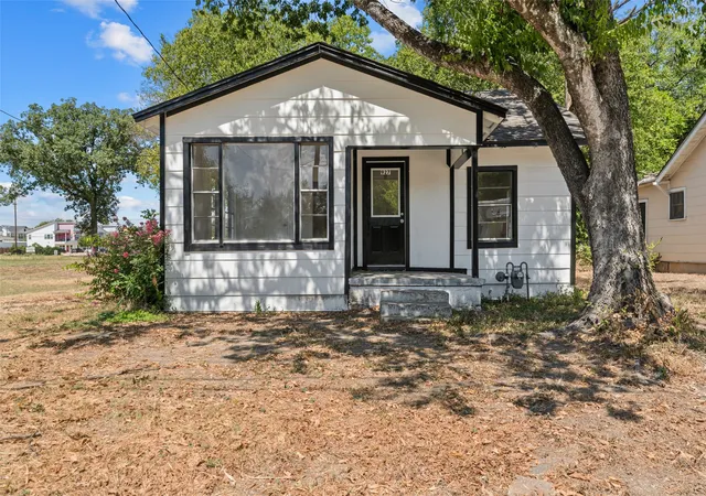 Photo 1 of Single family home for sale at 927 Oakwood Ave, Waco, TX 76706 | MLS# 21381092 | Listing updated on 2026-09-09