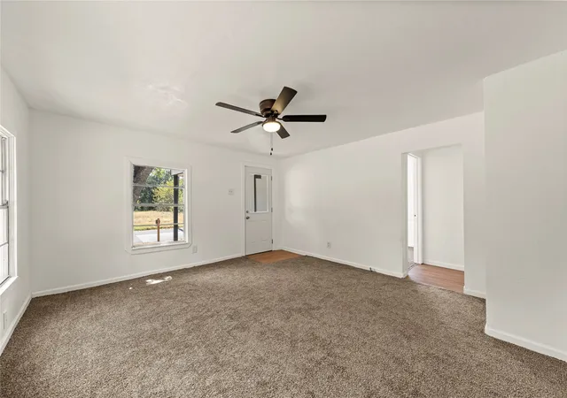 Photo 3 of Single family home for sale at 927 Oakwood Ave, Waco, TX 76706 | MLS# 21381092 | Listing updated on 2026-09-09