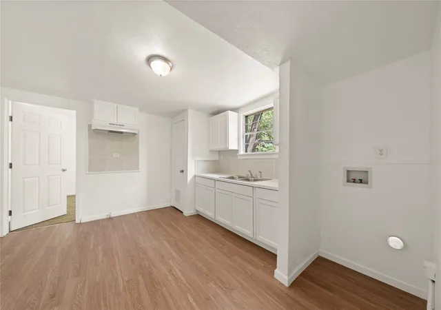 Photo 4 of Single family home for sale at 927 Oakwood Ave, Waco, TX 76706 | MLS# 21381092 | Listing updated on 2026-09-09