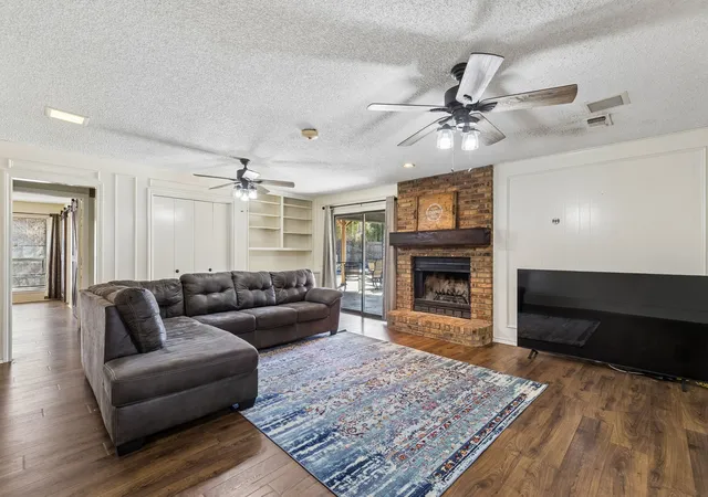 Photo 3 of Single family home for sale at 7304 Old Ml Run, Fort Worth, TX 76133 | MLS# 21376349 | Listing updated on 2026-09-13