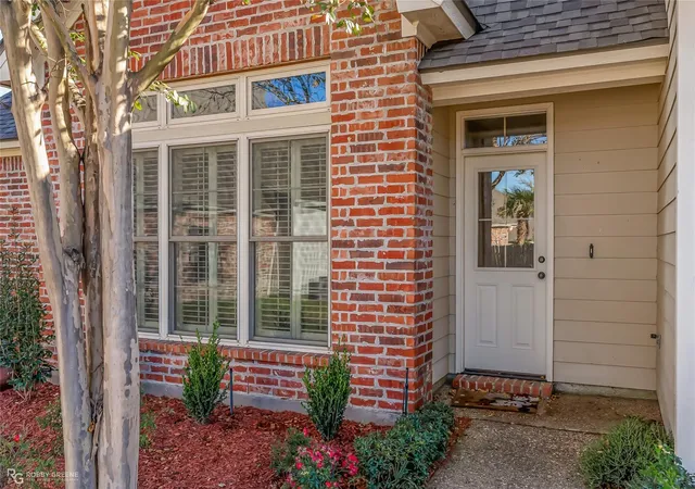 Photo 3 of Single family home for sale at 1012 Conti Cir, Shreveport, LA 71106 | MLS# 21381133 | Listing updated on 2026-09-09