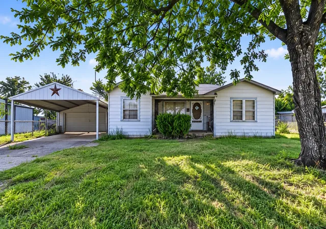Photo 1 of Single family home for sale at 525 Chestnut St, Baird, TX 79504 | MLS# 21381187 | Listing updated on 2026-10-06