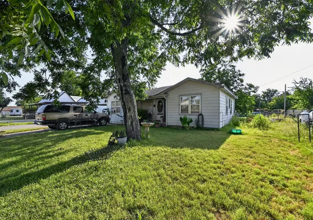 Photo 3 of Single family home for sale at 525 Chestnut St, Baird, TX 79504 | MLS# 21381187 | Listing updated on 2026-10-06