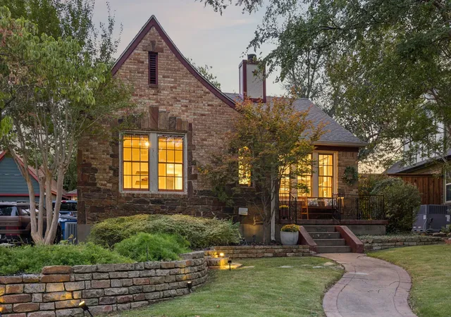 Single family home for sale at 1027 Sarasota Cir, Dallas, TX 75223 | MLS# 21381079