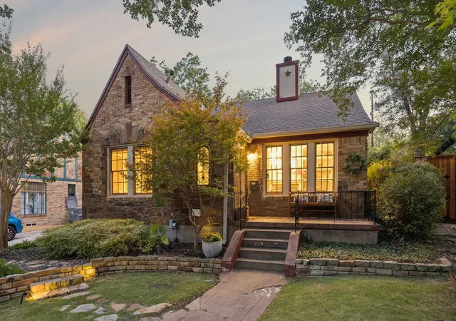 Photo 2 of Single family home for sale at 1027 Sarasota Cir, Dallas, TX 75223 | MLS# 21381079 | Listing updated on 2026-09-13