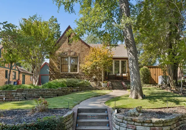 Photo 3 of Single family home for sale at 1027 Sarasota Cir, Dallas, TX 75223 | MLS# 21381079 | Listing updated on 2026-09-13