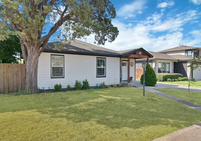 Photo 2 of Single family home for sale at 4622 Newmore Ave, Dallas, TX 75209 | MLS# 21380995 | Listing updated on 2026-09-13