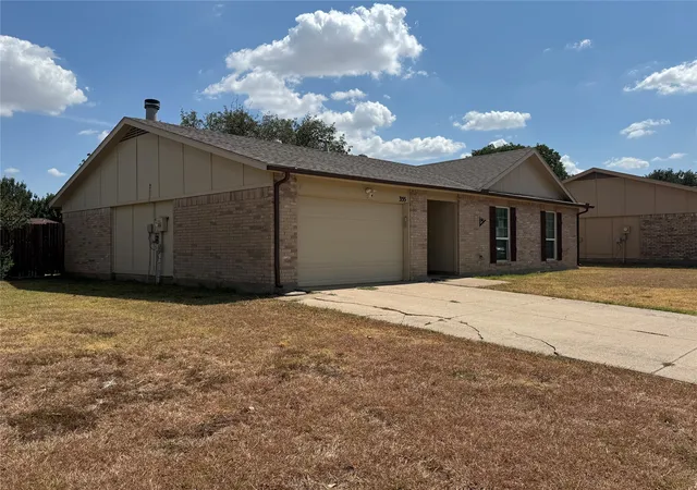 Photo 2 of Single family home for sale at 355 Ridgecrest Dr, Saginaw, TX 76179 | MLS# 21381214 | Listing updated on 2026-09-09