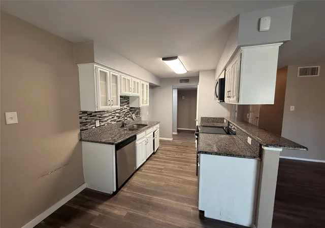 Photo 3 of Single family home for sale at 355 Ridgecrest Dr, Saginaw, TX 76179 | MLS# 21381214 | Listing updated on 2026-09-09