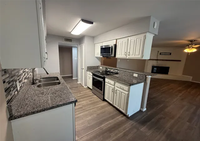 Photo 3 of Single family home for sale at 355 Ridgecrest Dr, Saginaw, TX 76179 | MLS# 21381214 | Listing updated on 2026-09-09