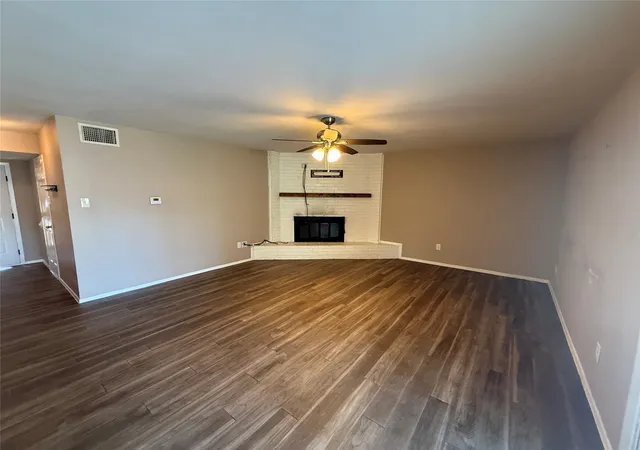 Photo 4 of Single family home for sale at 355 Ridgecrest Dr, Saginaw, TX 76179 | MLS# 21381214 | Listing updated on 2026-09-09