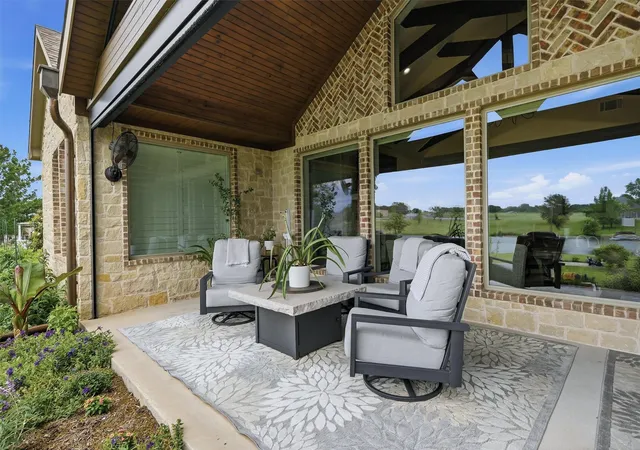 Photo 4 of Single family home for sale at 613 Kiowa Dr W, Gainesville, TX 76240 | MLS# 21381181 | Listing updated on 2026-09-09