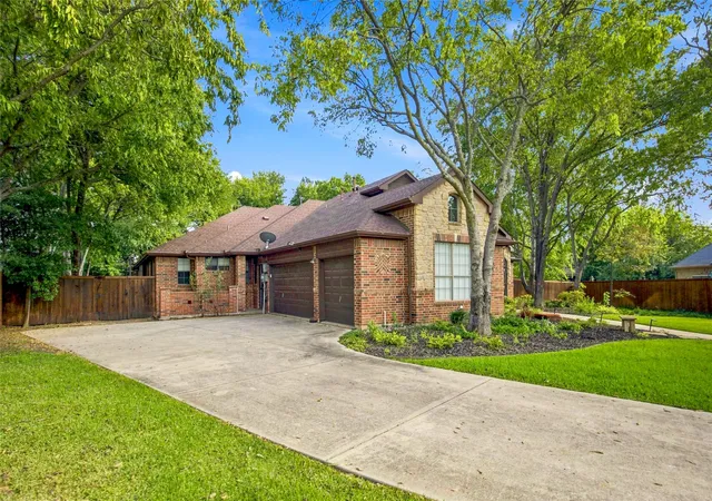 Photo 3 of Single family home for sale at 2105 Heather Ridge Ct, Flower Mound, TX 75028 | MLS# 21375481 | Listing updated on 2026-09-14