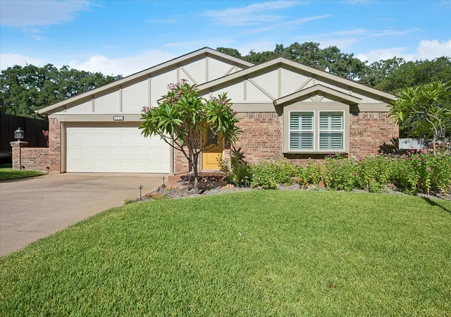 Photo 1 of Single family home for sale at 5516 Valparaiso Trl, Arlington, TX 76017 | MLS# 21376339 | Listing updated on 2026-09-09