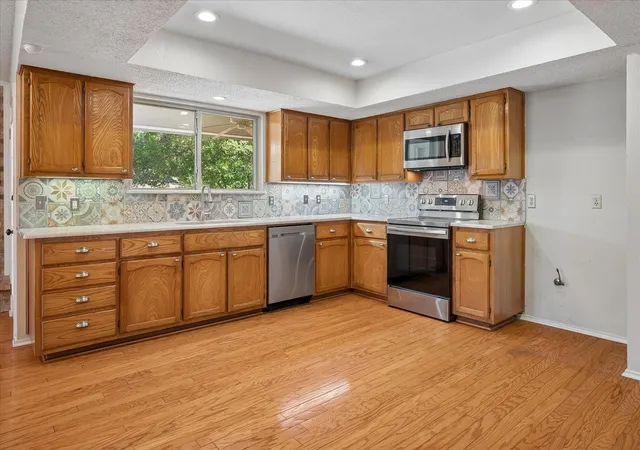 Photo 4 of Single family home for sale at 5516 Valparaiso Trl, Arlington, TX 76017 | MLS# 21376339 | Listing updated on 2026-09-09