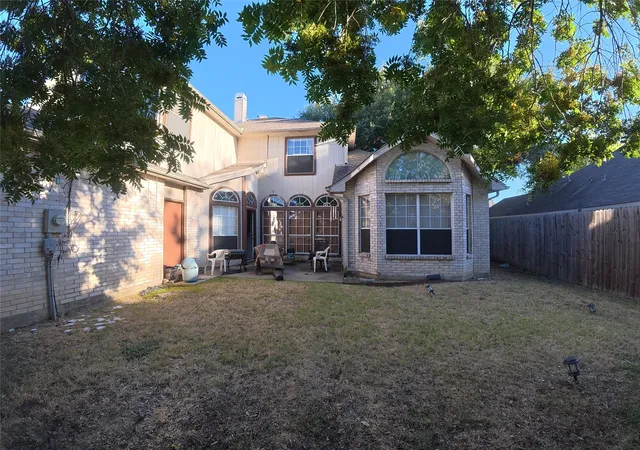 Photo 2 of Single family home for sale at 813 Courson Dr, De Soto, TX 75115 | MLS# 21381283 | Listing updated on 2026-09-09