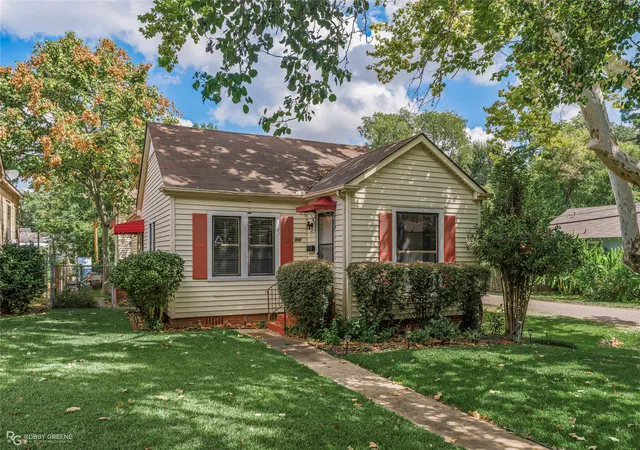 Photo 1 of Single family home for sale at 704 College, Shreveport, LA 71104 | MLS# 21379170 | Listing updated on 2026-09-09