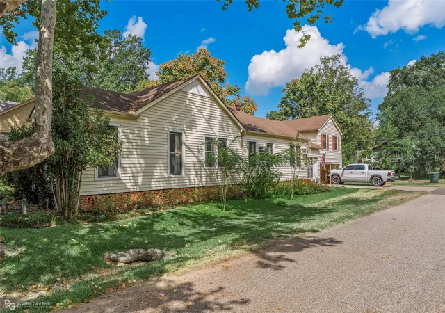 Photo 3 of Single family home for sale at 704 College, Shreveport, LA 71104 | MLS# 21379170 | Listing updated on 2026-09-09