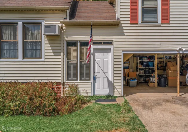 Photo 3 of Single family home for sale at 704 College, Shreveport, LA 71104 | MLS# 21379170 | Listing updated on 2026-09-09